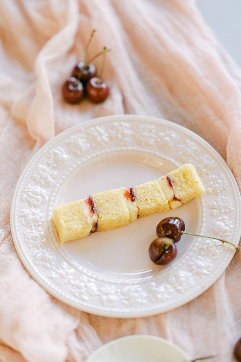 Cherry Bakewell flavour wedding cake